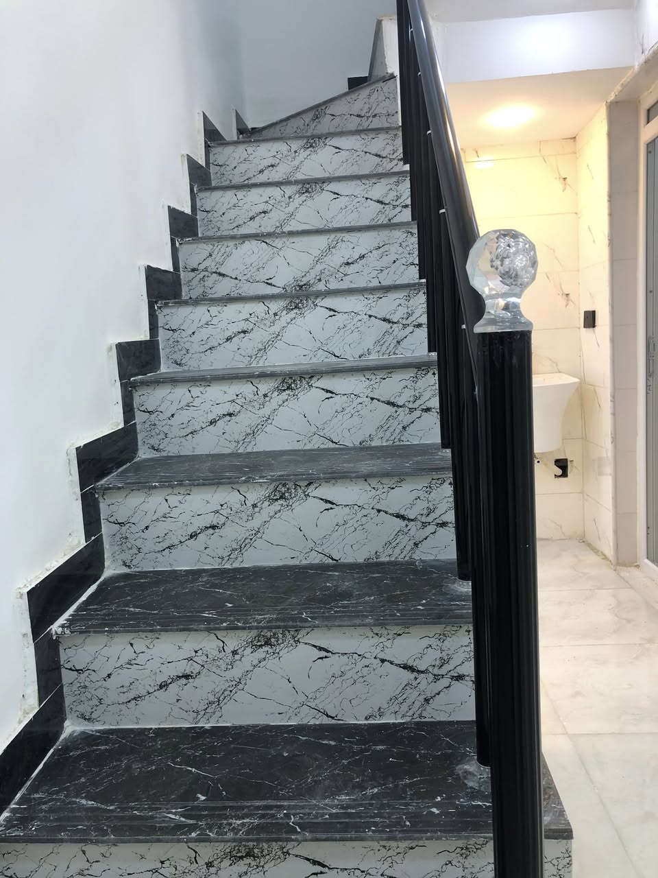 السلام عليكم
#الدار_للبيع🏠 50متر  واجهيه 5 متر نزال.10متر  
 بناء طابقين  حديث 
  يحتوي البيت. ع[2غرف نوم -استقبال -صحيات عدد 2- مطبخ ]   
  البيت شغل درجة اولى   
مع الخدمات 
⬅️نوع العقار طابو زراعي سند 25 اقرار  محكمه
⬅️العنوان #بغداد_الدوره_البوعيثه   
    مجمع العدل الأول 🔶️للاستفسار  خاص او الاتصال ع  الرقم
                                                ***********
