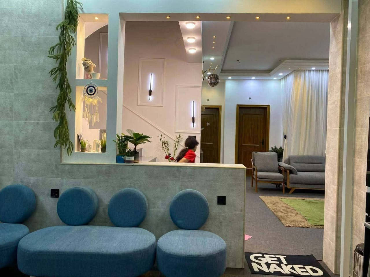 السلام عليكم 
بيت طابو صرف للبيع ركن  مساحة ٢٠٦م 
مجمع البيادر البناء شخصي بالكامل سنه بناء 2024
غرفتين وصالة ومطبخ وبراني وصحيات داخليه وخارجيه 
مطلوب للمصرف 50 مليون تسديد بشهر  266 ألف 
وبيد صاحب العقار 105 قابل للتفاوض 
***********
