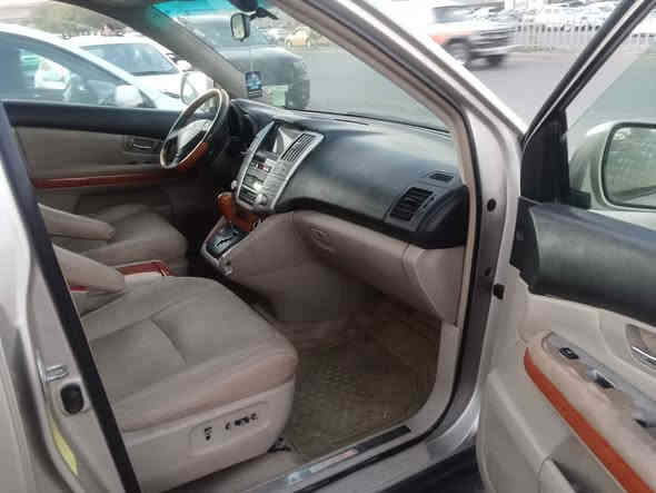 سلام عليكم من رخصت ادمن لگزز موديل 2006 فول موا صفات 6 سلندر رقم اوسنوي جديد بيه دفتر بانزين سياره بي صفحة صبغ بدون دواخل سياره خير من الله سعر 80 بي مجال للاستفسار اتصل على ارقام ***********
