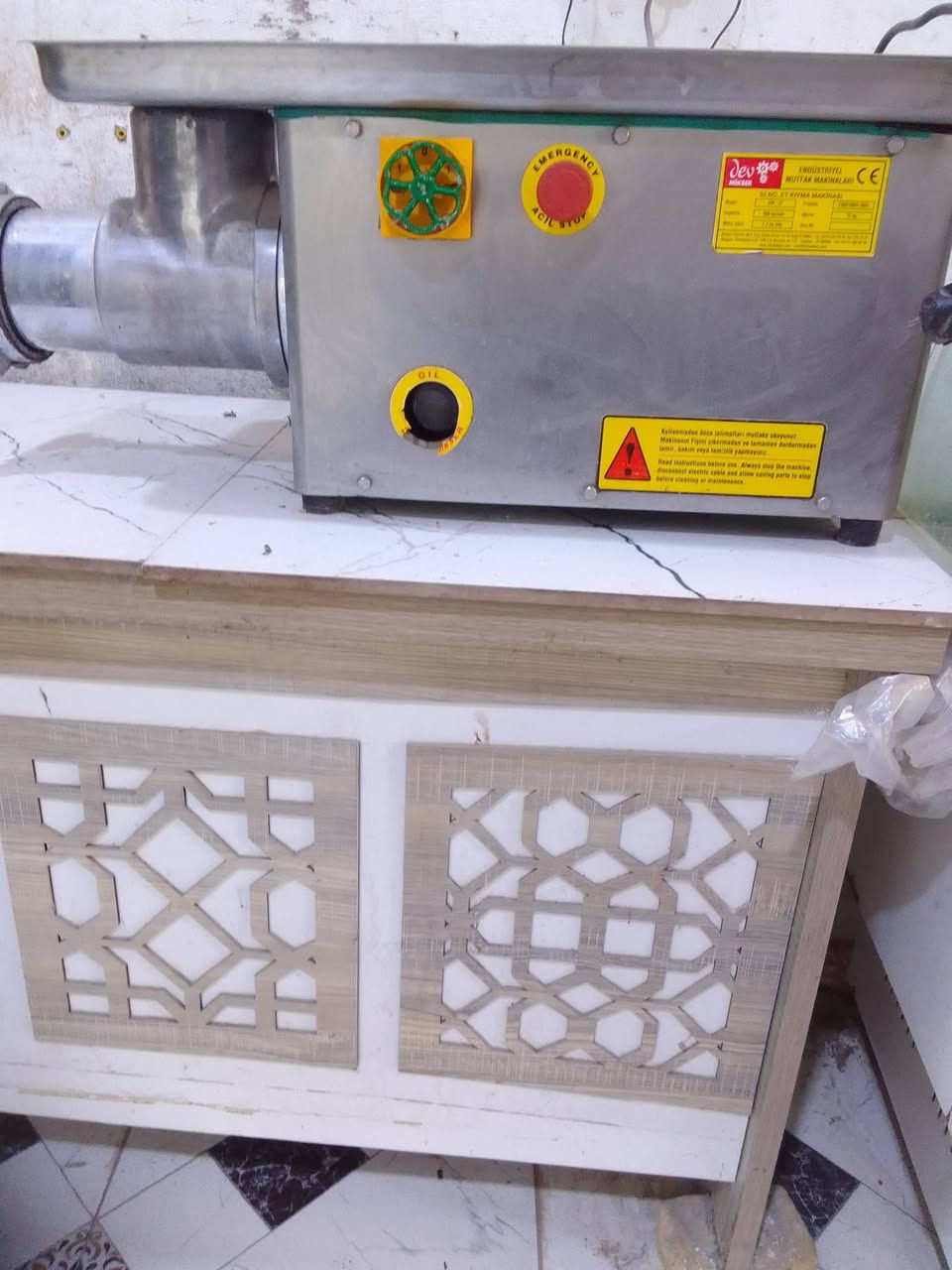 ثرامه حجم ٣٢مع شوايه كص ٣عيون للبيع اتصل عل رقم ***********
