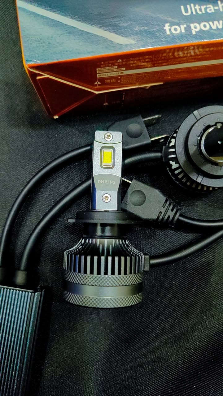 ليد فيلبس اصلي ما مطروق
٩٠ واط حقيقي للتك و شرط الفحص ما عجبك يرجع 
اي استفسار خاص او واتساب ***********
