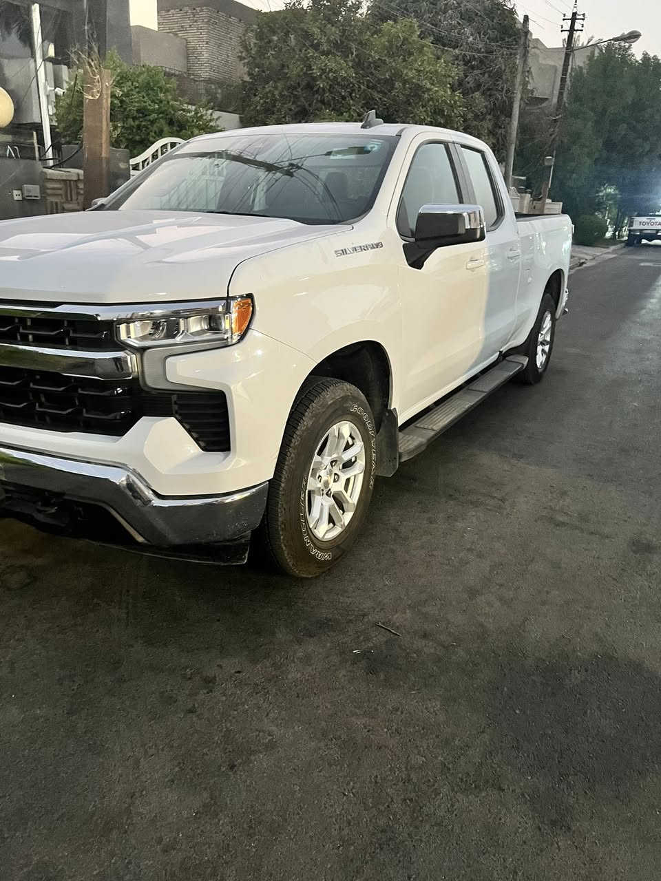 سلام عليكم ((مرقم بغداد كامل))
السعر 295 ورقة وبيها مجال
شفروليه سلفرادو موديل ٢٠٢٣ للبيع 
دفع رباعي دفع خلفي 
((محرك ٥٣٠٠ ثمانية سلندر))
عدادات شاشة وشاشة وسطية كبيرة
ماشية ٢٤ ميل
حادثها خلفي مبدل بدي كامل نفس اللون بدون صبغ 
مكان السيارة بغداد الحارثية
للاستفسار 
***********
