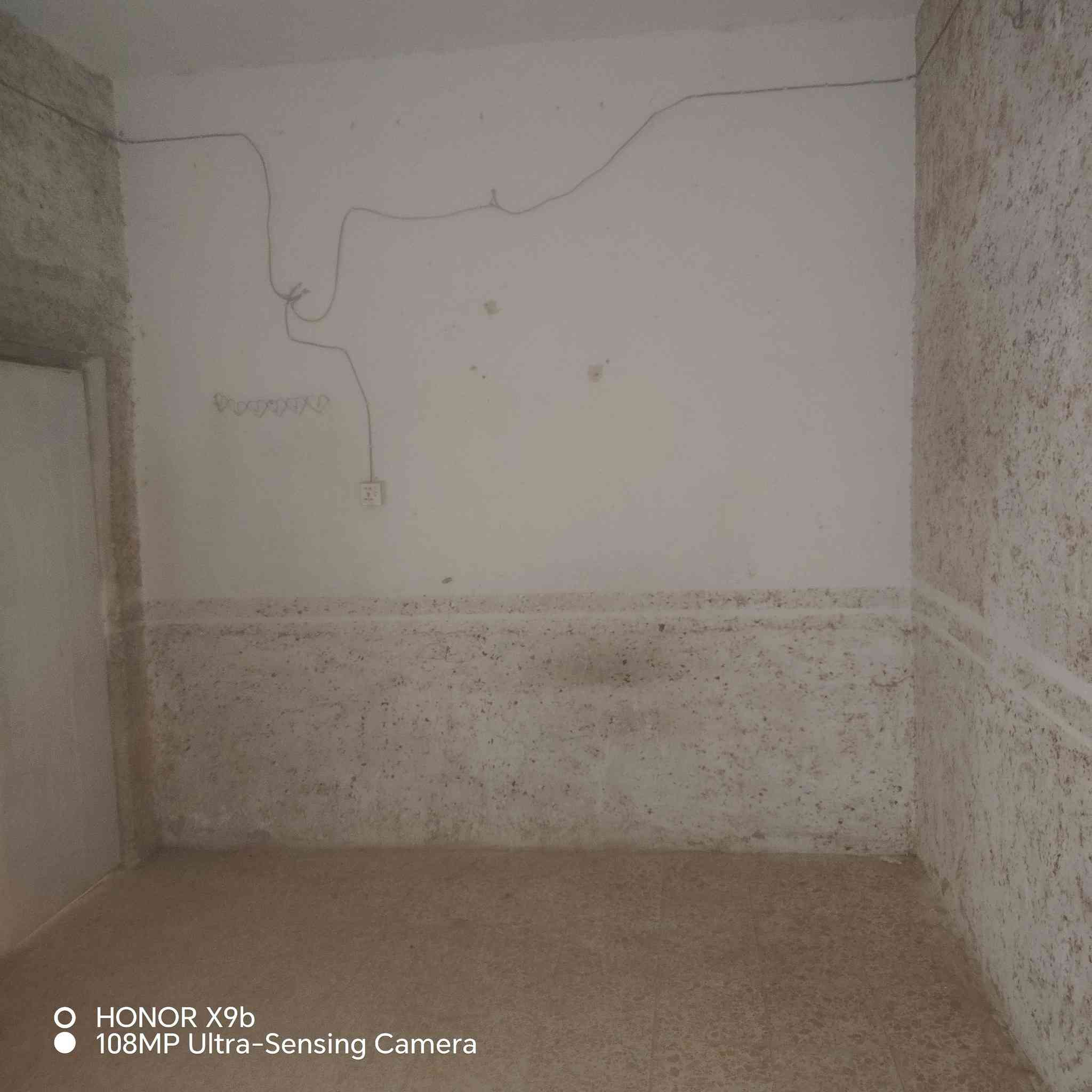 سلام عليكم  بيت 50 متر ايجار غرفة وصاله ومطبخ وصحيات البيت جاهز من كلشي مي وكهرباء ومطور مي  وتانكي  قريب على شارع العام  عنوان شارع المطار الجديد يم اسواق فدك  مكتب الصدرين  ***********
