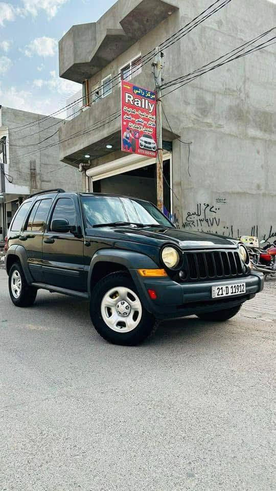 السلام عليكم للبيع جيب لبيرتي 2006 وارد أمريكي بدون حادث فقط صبغ بنيد وقمارة بسبب الجراد بدون قطرة معجون 
رقم سليمانية الجديد باسم كرايبي هنا ابغداد تريد تحويل او وكالة 
محرك السيارة 6 سلندر 3700 كير اوتماتيك فور ويل 
تبريد تدفئة كاملة السيارة 
فقط نقصها المحرك بي لاستيك ولف كايم 
عارضها ب70ورقة وبيها مجال بسيط 
مكاني بغداد حي الجامعة 
للاتصال ***********
*********** بغداد, العراق
