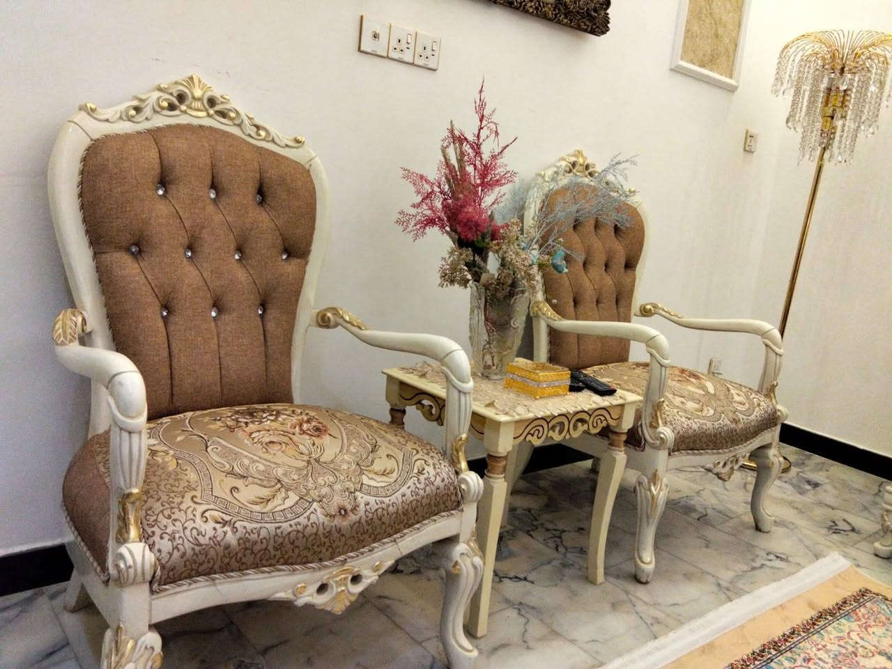 تخم زان تركي ١٠ مقاعد مع ميز وسطي
ميز طعام زان ملكي جديد ممستخدم ٦كراسي اتصال ع الرقم ***********
