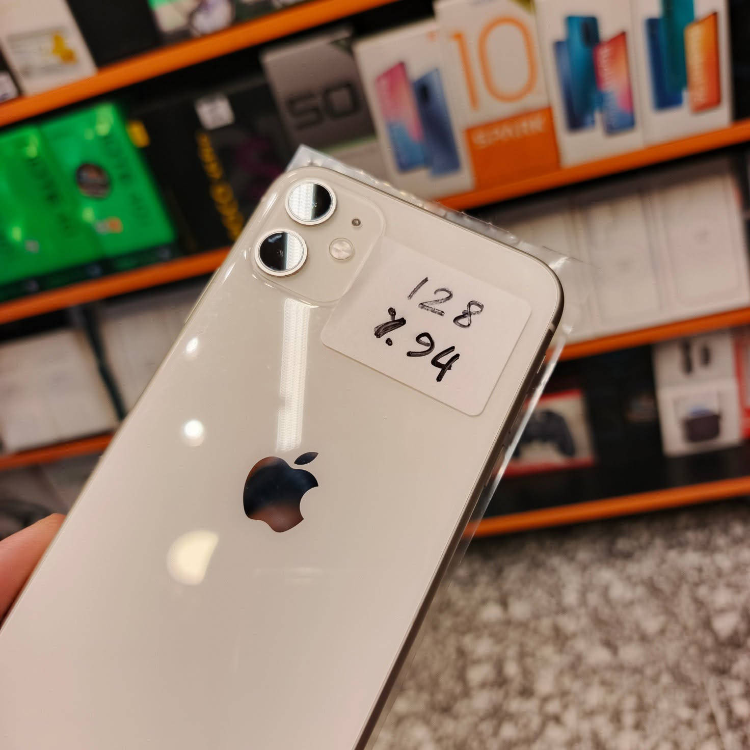 #متاح هاتف مستخدم 💥
#Iphone 11
الذاكرة 128 GB 
البطارية  94 %
الهاتف وتر بروووف غير داخل صيانة ❤
#السعر  315 الف فقط 💕

#العنوان _الانبار _قضاء هيت _ شارع حامي حميد _مجاور مجمع الملكة أو مقابل مكتبة الأقلام _ مركز الباشا 💥
#لتواصل معنا : 
واتساب / ***********
الانستا / albasha-mople
