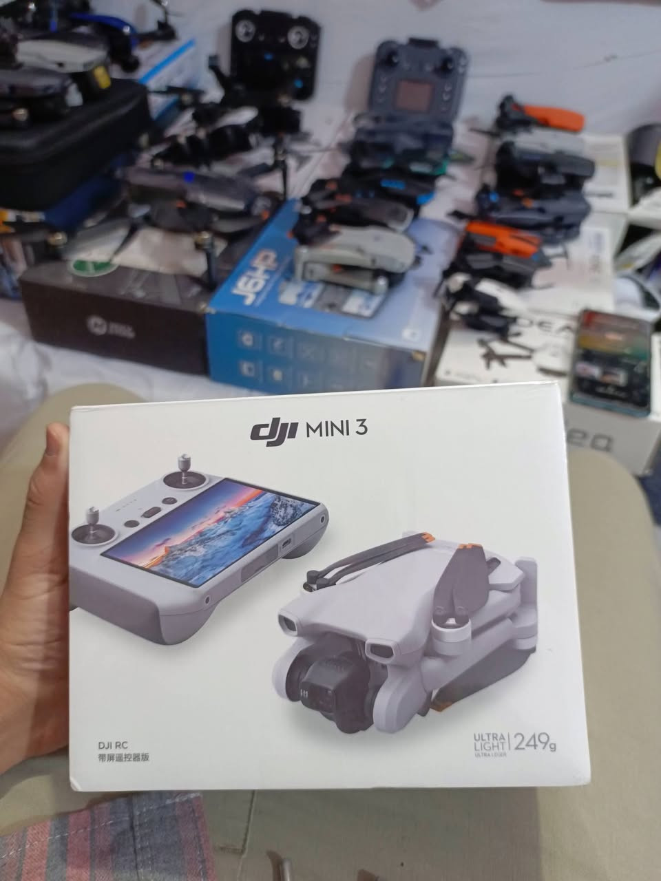 دورن djl MINI 3
جديده ما مفتوحه من جيس يعني بختصار طك شركه اي ستفسار راسلني واتساب *********** 
سعرهه مليون وبيهه مجال 
شباب عندي توصيل جميع محافضات 
موصل وكردستان العراق ماكو توصيل
