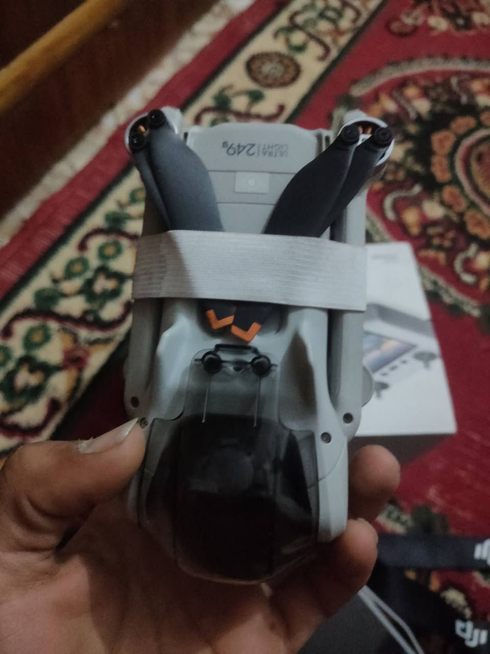 سلام عليكم ياللة درون Dji mini 3 مكفولة كفالة عامة بطارتين عادية وبلاص طايرة 17 مرة بس جبتة وهسة توازيت على بيعتة وعلي تخبل احلة من الصور سعر 800 قفل توصيل ماكو العنوان الديوانية تفيدك تعال واتساب ***********
