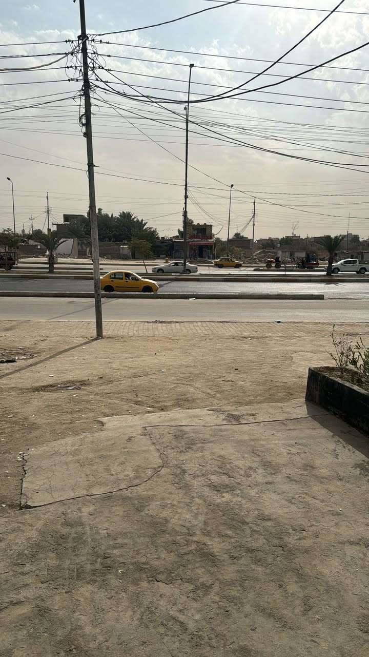 بناية للبيع في كربلاء المقدسة
المســاحة الكلية ٢٤٠ متر
العرض ٧ متر
النزال ٣٤متر
الواجهة تحتوي على محل العرض ٥ متر والنزال ٧ متر 

*المحتويات : الطابق الاول يحتوي على استقبال وحمامات
ومطبخ حار بارد وصالة وكلدور وغرفة نوم وحمام ومنزع
الطابق الثاني يحتوي على صالة صغيرة وغرفة وحمام ومنزع
الطابق الثاني : شقة تحتوي على مطبخ وغرفتين وصالة وحمام
الشقة الثانية تحتوي على مطبخ وحمام ومنزع وغرفة وصالة وبالكون

العنوان: كربلاء المقدسة حي الامل الجديد قرب مجمع الوارث على الشارع العام طريق الزوار الخدمي 
يبعد عن الامام ٣ كيلو
 يصلح حسينية

***********
*********** واتساب متوفر

