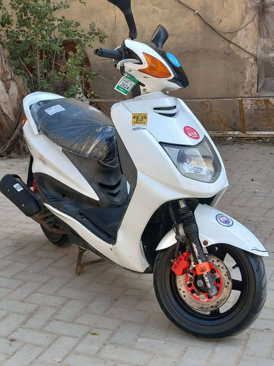 سلام عليكم....
دراجه سكنس نثيه 100 ياباني  للبيع 🛵سكليتر خطين استان كهربائي 
دراجه شلعه معدل كهربائيات كلهه شغاله دراجه جديده تايرات جديد  بلادية أي نقص مابيهة دهن جديد 
جيب فيتر وتعال افحص
العنوان بغداد مدينه الصدر مطعم ليمنونه الاستفسار الاتصال على الرقم 📞***********
