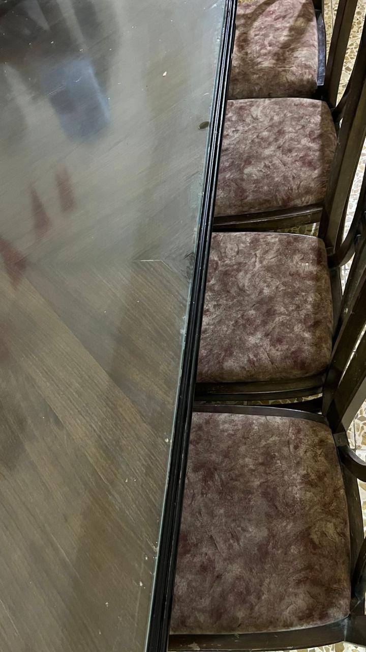 سلام عليكم 
عندي ميز طعام خشب ويا 6 كراسي خشب دوشمتهن ديباج وقويات وعمليات وما بيهم اي كسر 
ميز مرتب ومساحتة كبيرة ومن فوك اكو جامه كزاز بي تنرفع ويتنظف ستايله جداً حلو
للاسستفسار خاص
‭0773 509 8582
