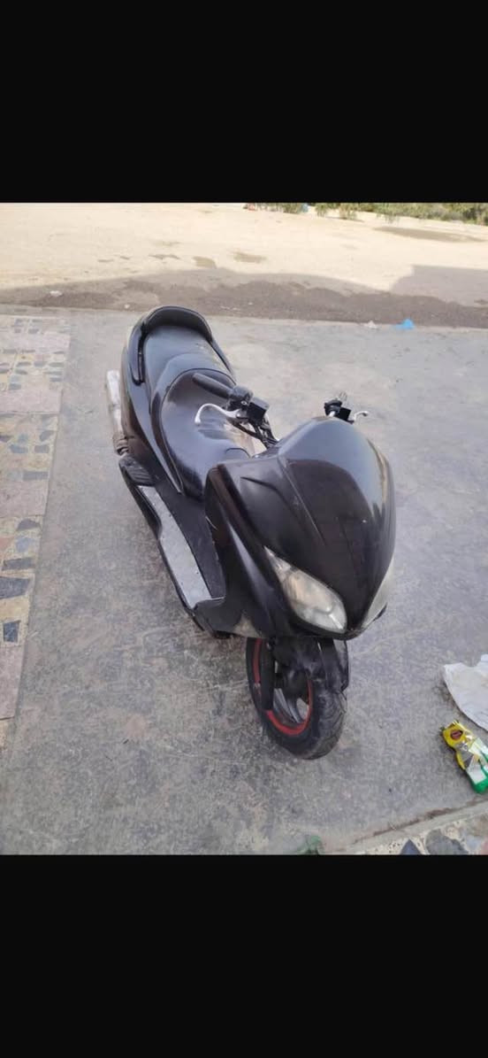 سلام  عليكم عندي دراجه  فورده البيع  لا تبخير لا كايمه  كلشي مابينه سعره  مليون  وبيه مجال الطيبين وبيك خير ودل راسني  علا هاذه الرقم ***********

