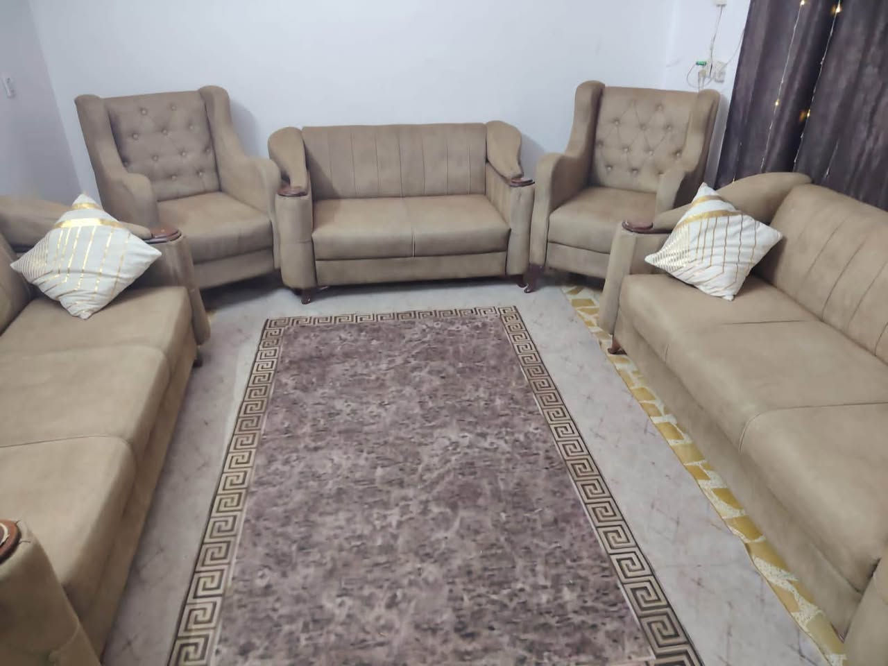 ب275 تخم 10 مقاعد بلوك اسود تكمه بدون اي ضرر ب 275 وبي مجال للشراي ***********فقط واتساب
