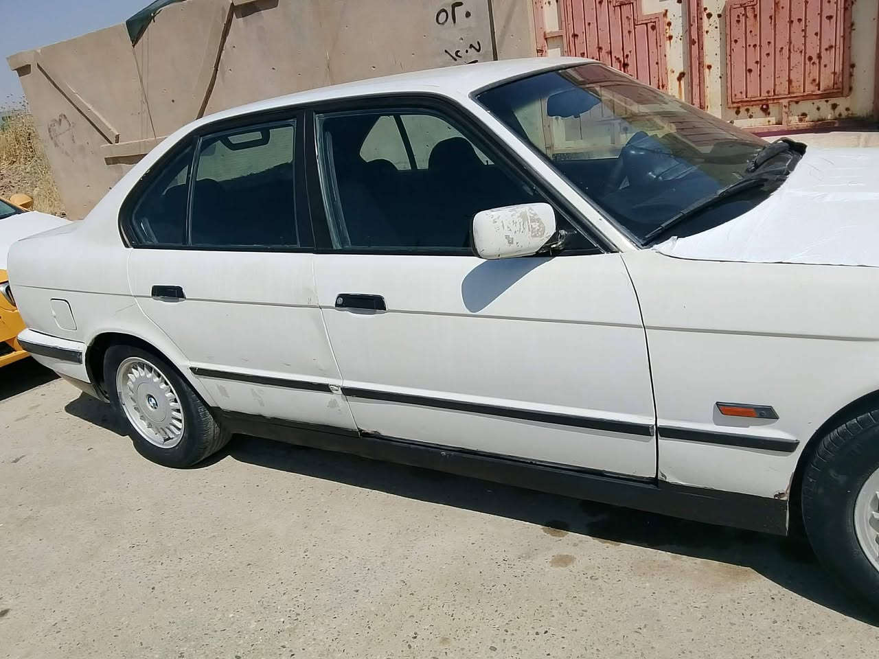 بي ام 520 شرط الوكاله  والتحويل كير شرط طخم جديد كهربائيات كلها شغاله عنوان السياره موصل حي الوحده السعر 40 للاستفسار اتصل ***********..... ***********
