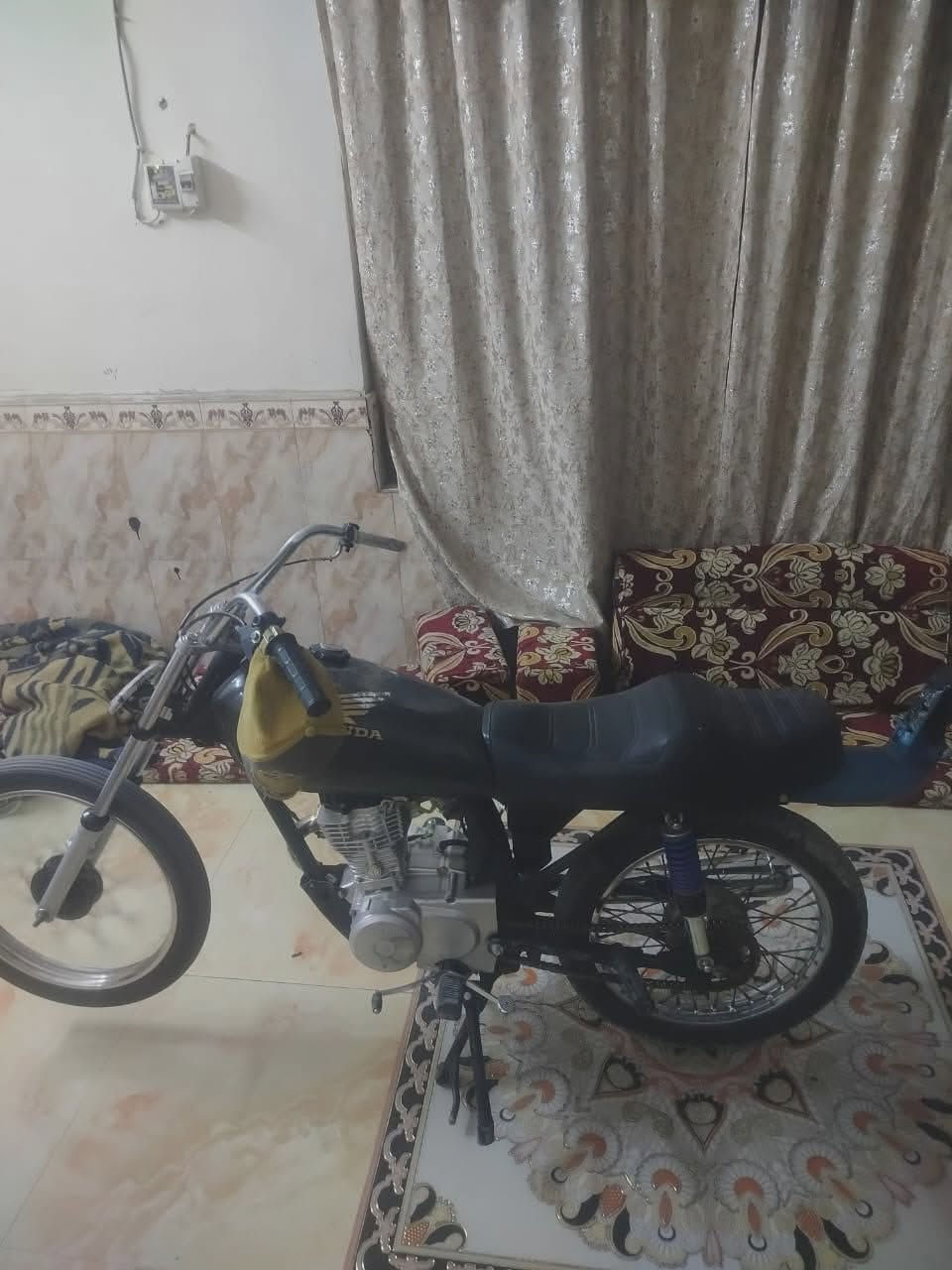 سلام عليكم دراجه سيجي نامه الاصلي  دراجه تعمير 25 شوفت عينك النضافه 475 قفل قفل كلك  كلك سعر قفل مابيها ربع   رقمي ***********
