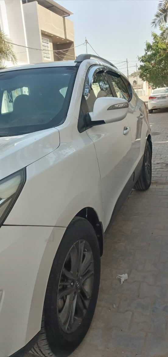 سلام عليكم توكسان موديل 2015 مكلف مكلف بل نشر توكسان بيه بارد مثل ماموضح بل سونار سياره ***********

