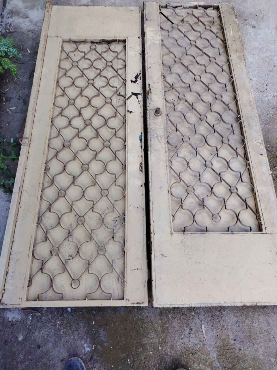 ابواب وشبابيك للبيع العنون موصل جانب ايمن السعر قيم واخذ للتواصل
***********
