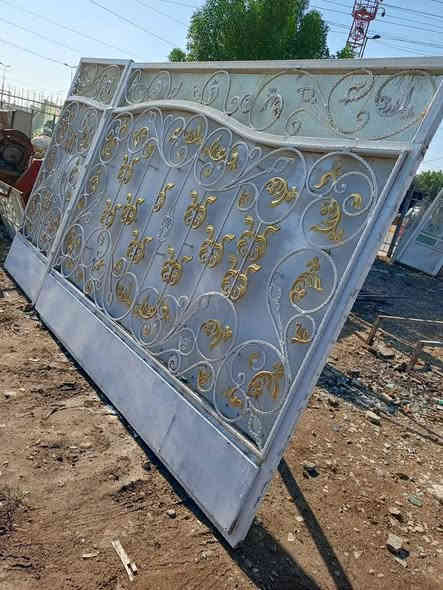 #للبيع  باب اسلايت 3مترات و60 الارتفاع مترين و10 الظهر  بليت مع الجراجيب والعكرب  حديد ثقيل جدا ونظيف جدا   @ مكاني  بغداد الغزاليه  ويوجد توصيل    ***********
***********
