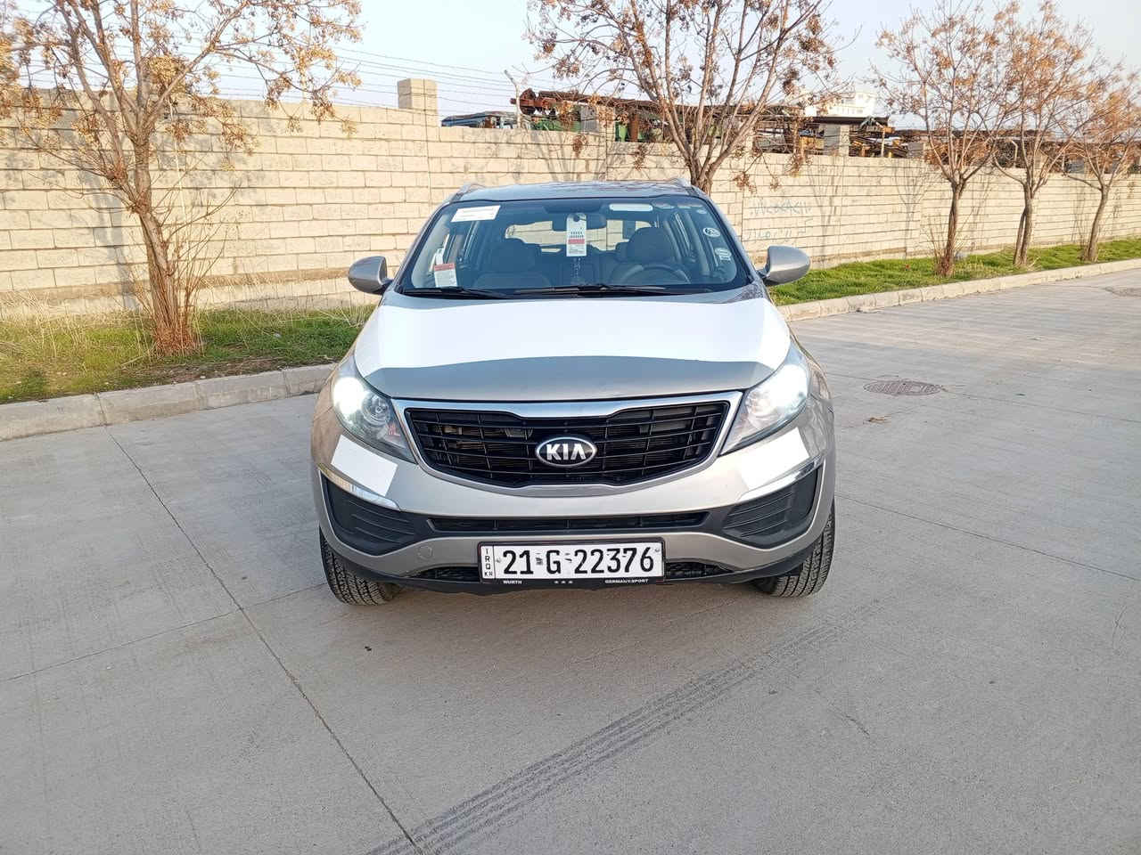 السلام عليكم للبيع كيا سبورتاج 2016لون ذهبي خليجي  بيه جاملغ سايق ونص باب سايق صبغ بدون دواخل بدون ايرباك وبيه بارد بسيط سياره حلوه مواصفات الاعتياديه نضام ايكو داخل رصاصي لايت زنون 5ويل كب  كير محرك تبريد كله بشرط محرك 2000دوش مامفتوح برغي منه  ترايه كلش حلو صدر امامي وخلفي كله جديد تايرات جديد دهن فلاتر هايدروليك جديد سبير عدا بلاد ماشيه180الف سنويه ارقام كله جديد لل2029بسمي تحويل بنفس ليوم  مكان السياره ب #السليمانيه السعر ب135وبيه مجال كلش بسيط وسعر مناسب الشراي يتصل ***********
