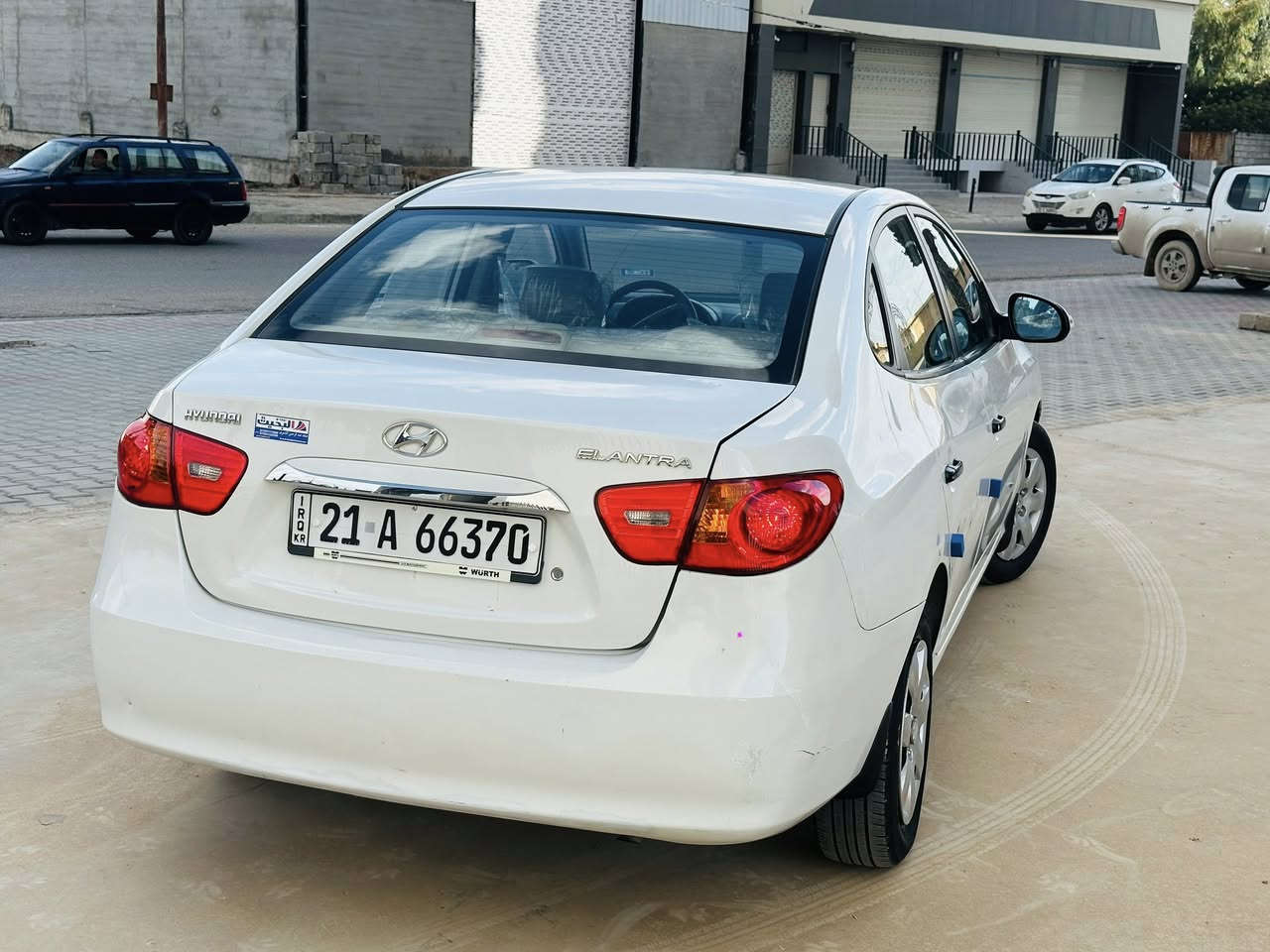 هونداي النترا خليجي2010 ابيض ثلجي  گير اوتوماتيك  ژينكة سنوية هزة رقم كلها 2030  محرك كير بشرط مامفتوح سيارة بيها قطعتين و نص  بدون دواخل  بدون ايرباك  تبريد ثلج ، تايرات جديدة ،  
سعرها 102 بي  مجال بسيط مكان السيارة كركوك ايسكان 
اسيا   :    ***********
كورك : ***********
