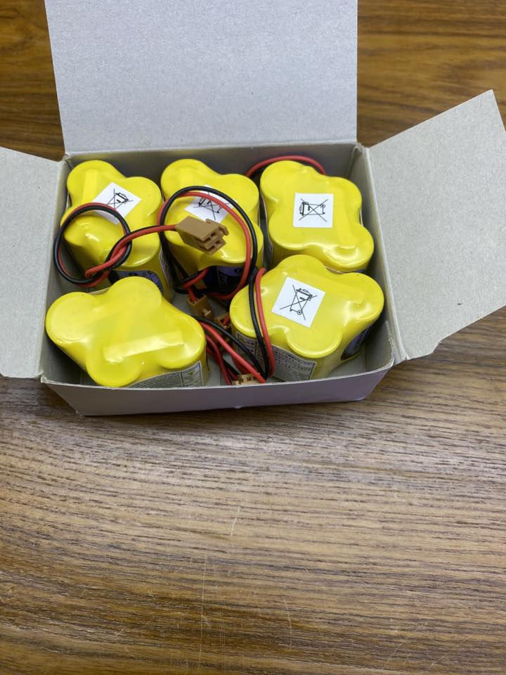 🔋 بطارية Panasonic BR-2/3AGCT4A الصناعية 🔋
متوفرة الآن قطعة الغيار الحيوية لماكينات الـ CNC وأنظمة الـ PLC (مثل ماركة Fanuc وغيرها). 
صممت هذه البطارية اليابانية لضمان عدم فقدان بيانات البرمجة والإحداثيات عند انقطاع الطاقة.

🛠 المواصفات الأساسية:

• النوع: بطارية ليثيوم صناعية (Industrial Lithium).
• الجهد: 6V (فولت).
• الموديل: BR-2/3AGCT4A (تأتي بـ 4 خلايا ).
• بلد المنشأ: ياباني أصلي (Panasonic).
• العمر: عمر افتراضي طويل يصل لـ 10 سنوات (غير قابلة للشحن).

⚙️ الاستخدامات المهمة:

• حفظ ذاكرة البرمجة في ماكينات الـ CNC والروبوتات.
• البطارية الاحتياطية لأجهزة التحكم الصناعي PLC.
• العدادات الذكية وأجهزة القياس الدقيقة.

السعر ٥ قطع : ٣٥.٠٠٠ مع التوصيل 

#Panasonic_Battery #CNC_Iraq #PLC_Iraq #بطاريات_ليثيوم #العراق #بغداد #شارع_الصناعة #تجهيزات_هندسية #صيانة_ماكينات #أتمتة_صناعية #المهندس_العراقي


**إذا كنت صاحب هذا الإعلان وتريد حذفه لأي سبب، رجاءا أرسل رسالة إلى الدعم الفني**