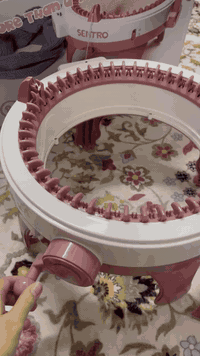 السلام عليكم 
مكينة حياكة تريكو للبيع جديده مع مستلزماتها 
المكينه 48 سن حجم كبير لجميع الاعمال جاكيتات سكارف وبلوزات وكلشي تسوي  
السعر 35 الف 
المكان بغداد 
نوصلها لاي مكان تريدو 
الشراي يراسلني واتساب الرقم ***********
