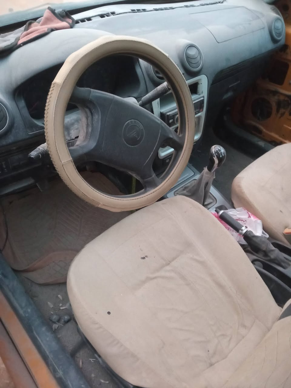 سلام عليكم سياره سي كي للبيع
محرك لا تبخير ولا تنقيص ما صار فتره من مجفت
 كير جديد حاويه 
حداديه جديه هسه مسويه 
ابيع بدون سنويه 
سعرها مليونين
مكاني نجف
***********
