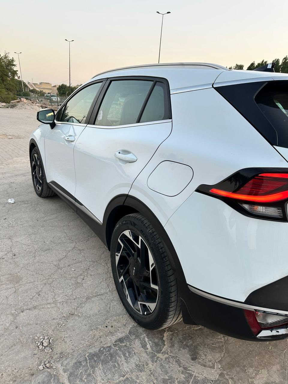 سبورتج 2023 خليجي
ماشية 66 الف
بصمة  
تدفئة كشن 
تدفئة ستيرن
مودات قيادة 
مانع انزلاق 
صندوك كهرباء
نصف فول معروفة موصفتها 
سيارة بيها بارد شبر فقط بل جمالغ خفيف وما مبين
سيارة سعرها 218 وبيها مجال 
***********
+964 771 149 9975
