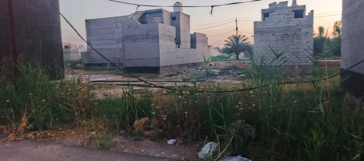 للبيع ١٢٥ متر واجهة ٦.٢٥ ×٢٠
الموقع بداية دور الزراعة الرابعة قرب ملعب القدس وقرب محطة ماء بلورة 
خدمات كامله وبسعر مناسب 
للاستفسار ***********
