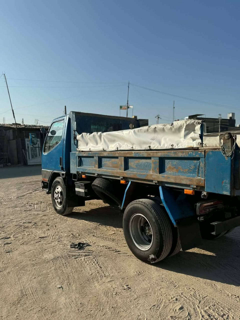 سلام عليكم للبيع كنتر بزون فحل
سياره مكفوله كفاله عامه 
تخم تاير 
شاصي مكفول
مكينه بيه تبخير  فقط بدوم تنقيص
كير وحداديه خير من الله
كهربايات كوله شغاله
السعر 125وبيه مجال
الرقم ***********
