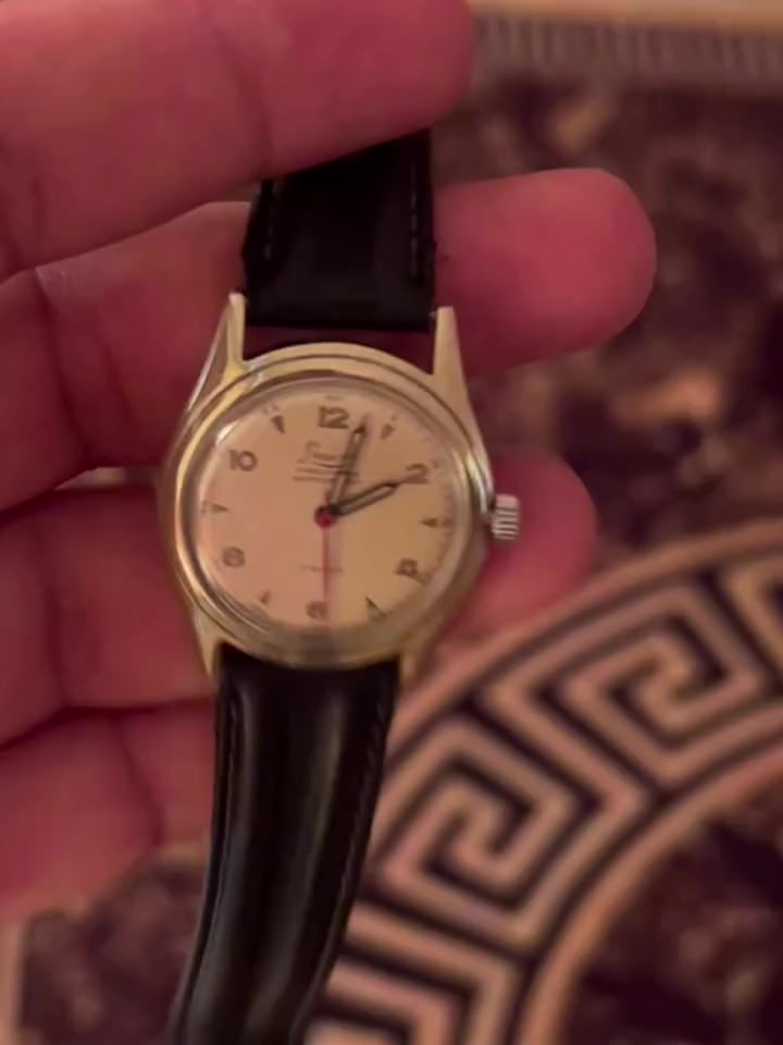 السلام عليكم
ساعه سويسري فنتج قديم جداً تقريباً من 1950
لساعه ميكانيك (نصب تكويك)وقت مضبوط جداً 
ماكنه معلمه بأسم الساعه 17 جوهره
سير وبك مستبدل 
السعر 75 الف قفل


**إذا كنت صاحب هذا الإعلان وتريد حذفه لأي سبب، رجاءا أرسل رسالة إلى الدعم الفني**