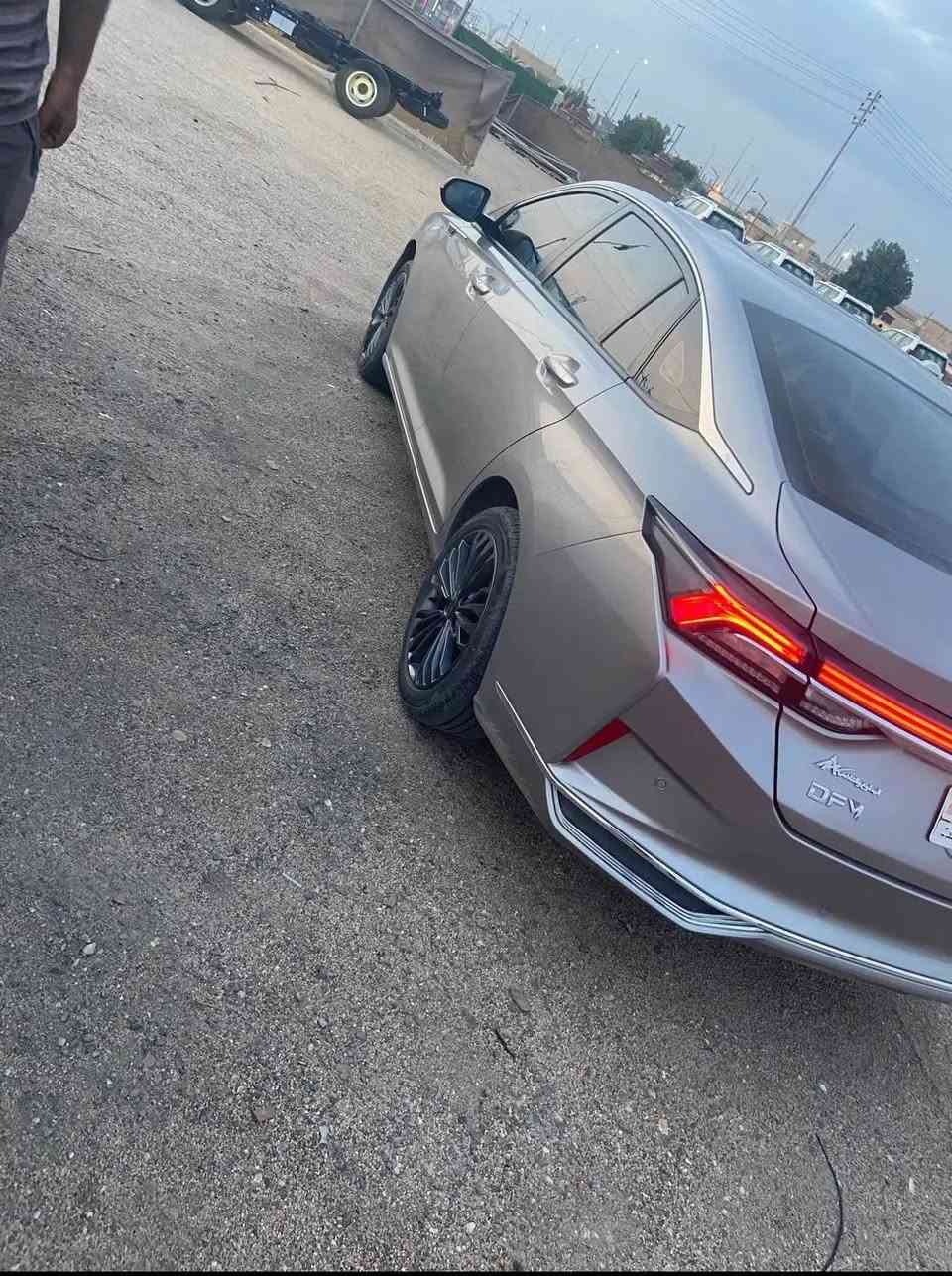 السلام عليكم دونج فينج اي 60 (A60 max) وارد خليجي كفاله عامه ما عدا بارد باب السايق وراجع ما مبين موديل 2023 مرقم وكامل رقم بصره تحويل ثاني يوم تحكم ستيرن تبريد خلفي فتحه فول السياره نظيفة وحلوة السعر 125 مكان السيارة بصرة وللاستفسار ***********
