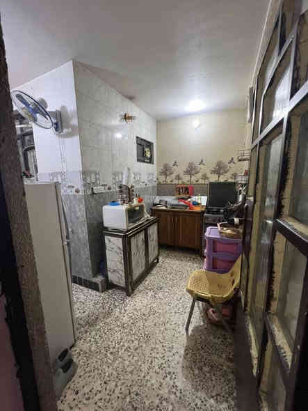 سلام عليكم دار للبيع نزال خزعل المساحه ١٠٠ متر ٣ غرف نوام وواحده سويت وصاله ومطبخ وصحيات بسعر مناسب جدا عمر البناء ٧ سنوات فقط للإستفسار على الخاص ***********
