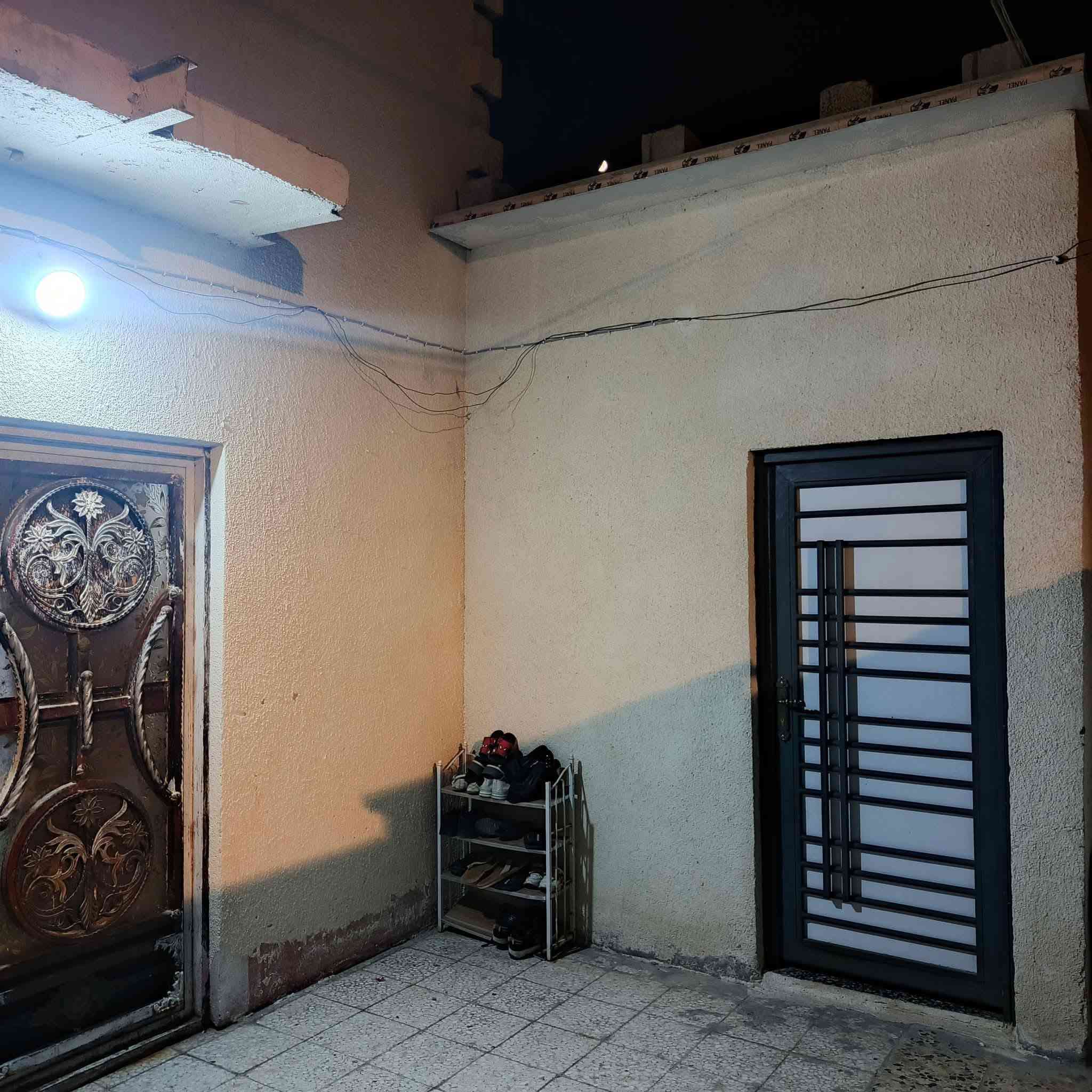 الـبـيت مـعـروض للبيــــــع 🏠 «تجاوز✨» ( طارمة ـ ديوانية ـ صالة كبيرة ـ مطبخ ـ ثلاث غرف ـ صحيات ـ درج و بيتونة صغيرة )+ البيت كله عگاده عدا الديوانية سندويچ

المساحة ١٦٠m 📐📏

العنوان : البصرة🌿 ـــ حي الحسين (الحيانية)🪴 /  شارع السيد المستطيل 🛤ـــ قرب ديوان الشيخ جليل المرياني ـ شارع ازياء الكُحلي «أو» ذياب المضمد 

للمراجعة والاستفسار الاتصال على الرقم :  ‏‪***********‬‏  أبو علي ( أحمد كريم الفريجي ) 

‏‪***********‬‏ ( علي أحمد) 
السعر : 30 وفيه مجال ان شاء الله تعالى
أهلاً وسهلاً بكم🌺🌱
