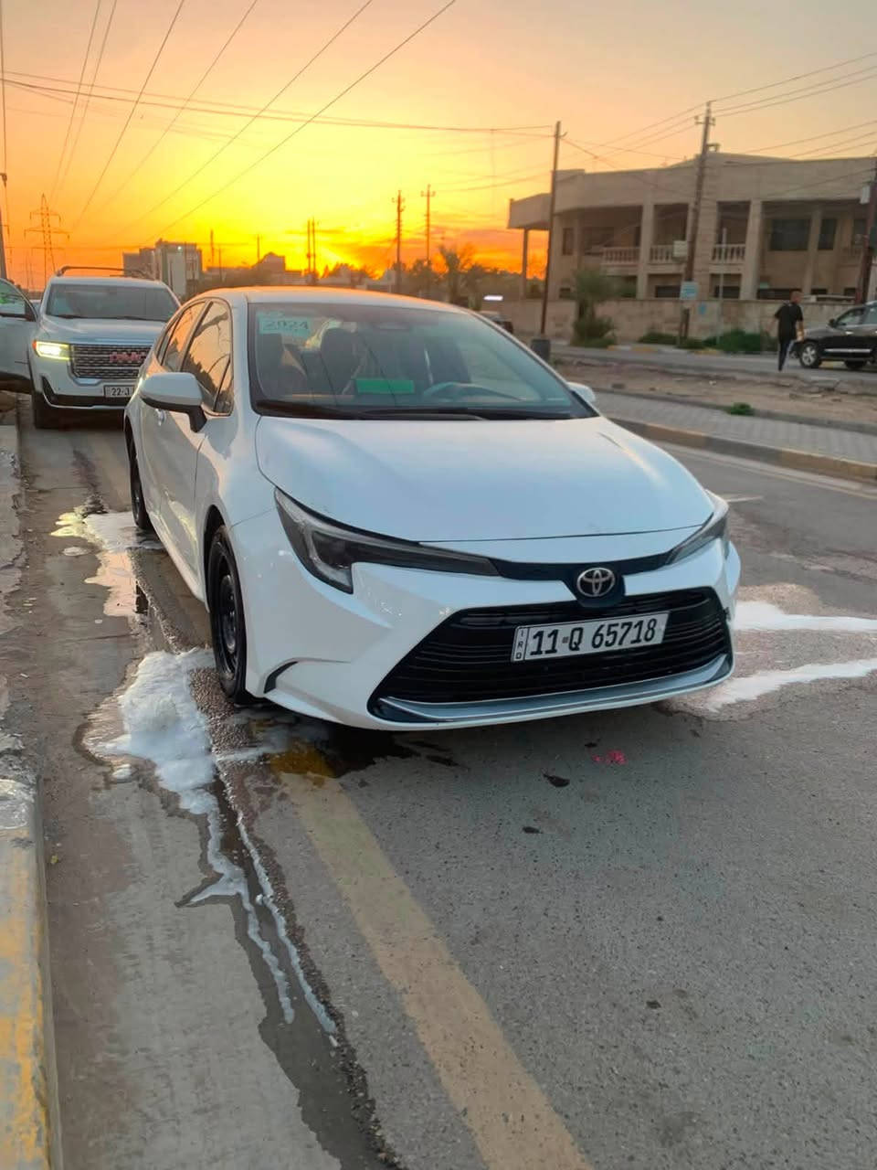 سلام عليكم كورلا ٢٤  هابيرد ماشيه ٧٩ حقيقي سياره بيه باب السايق والجاملغ امامي مبدّل ومصبوغ  فقط بدون دواخل مكاني بياع ***********
