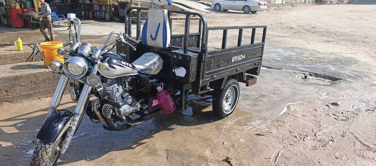 السلام عليكم شباب ستوته للبيع موديل 16مكفولة محركها 25برغي مامفتوح وكيلها البطاط تترقم الدراجه اوراقها اصولي الشراي يتصل ***********
