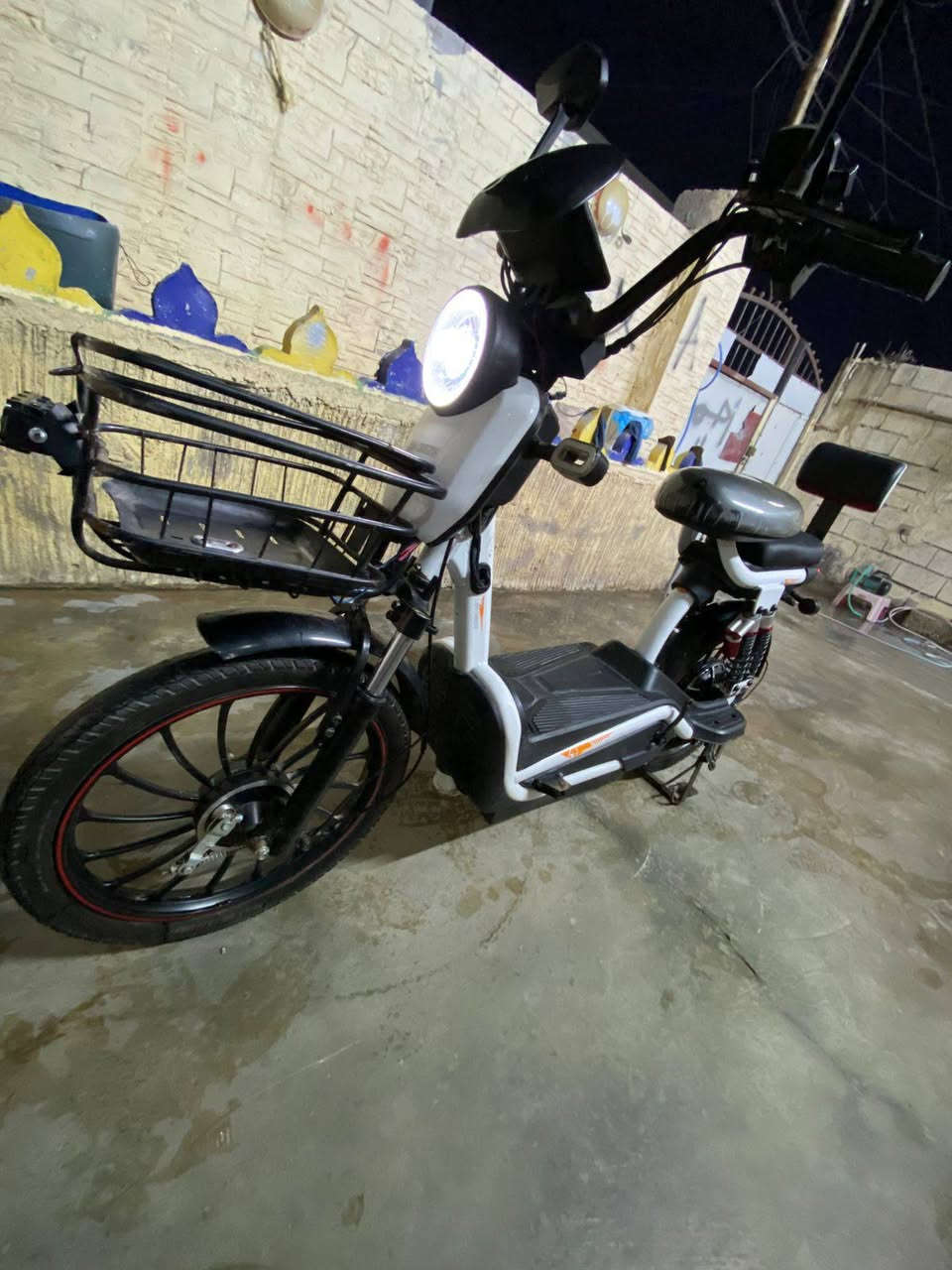 سلآم عليكم دراجه شحن للبيع نضيفه كل عيب مابي فقط سكان مكسور السعر 325 الف وبي مجال لشراي عنوان كركوك واحد حزيران اتصل وبيك خير وتدلل 😍(***********)
