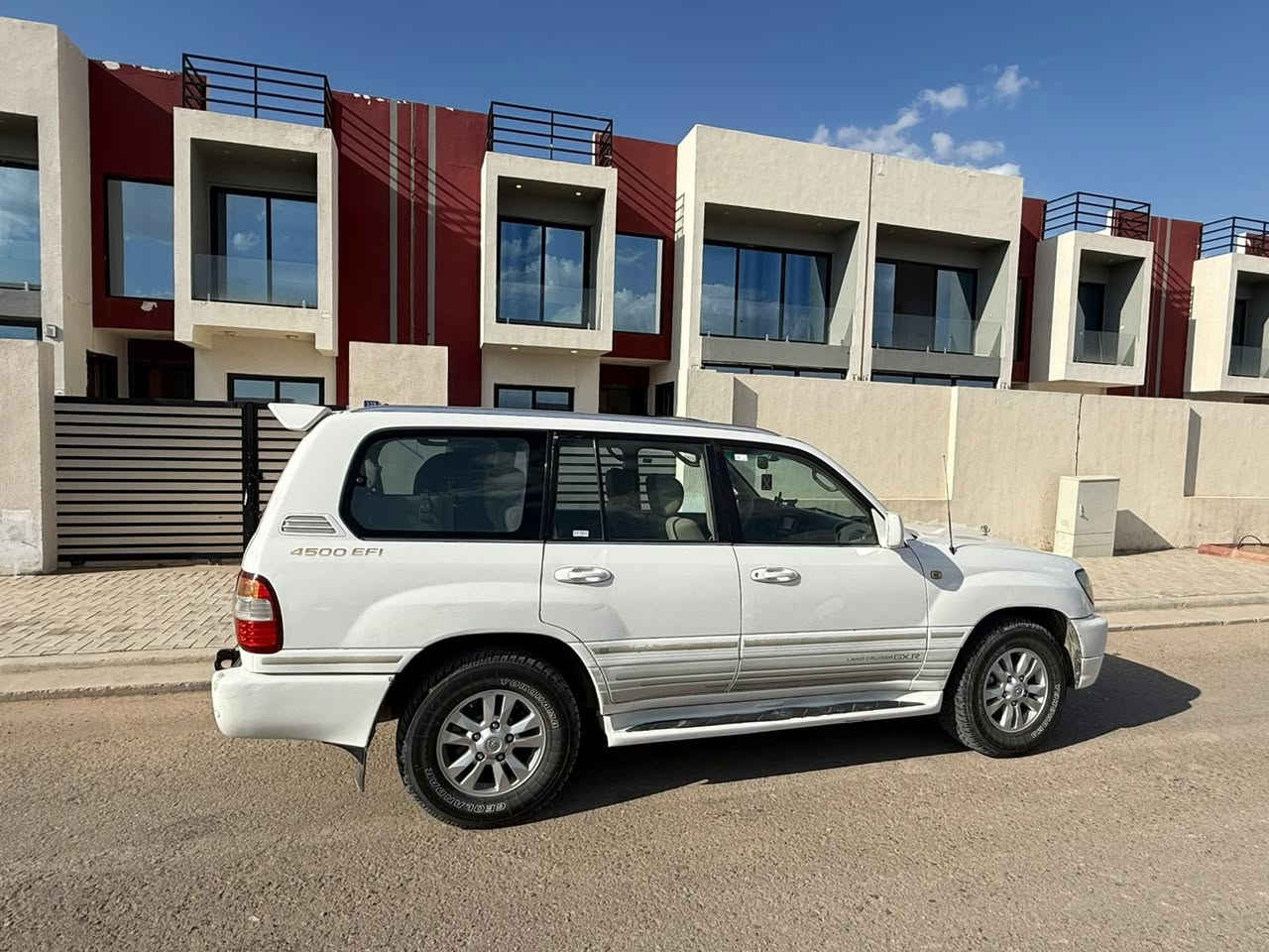 لاندكروز 2005 تخم تاير جديد 6سلندر السعر 170وبيها مجال ملاحظة السيارة مالبيها ضربة فقط طخات بسيطة للاستفسار *********** السونار مرفق ويه الصور
