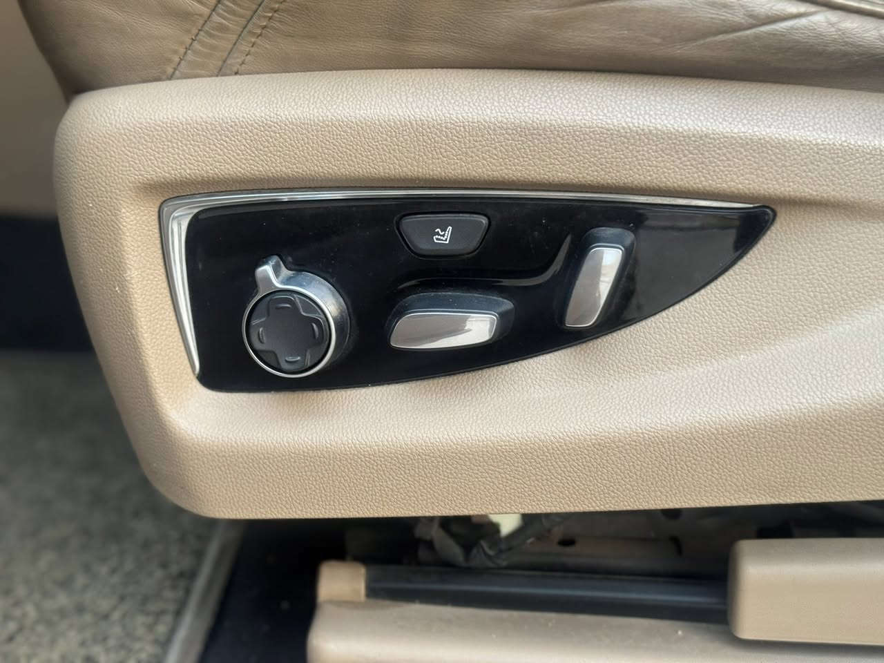 سلام عليكم
كاديلاك اسكاليد  2019 خليجي وكاله هارلم ب اسمي 

اتصال : ***********

السعر : 405$ وبيه مجااال 

خليجي شركه منصور
ماشييه 122 الف 
سياره مكفولة كفالة عامة حته دعاميات
باسمي تحويل ثاني يوم 

المواصفات : Vip 
تشغيل عن بعد 
مساج 
36 سماعة 
‏‎5 كاميرات
‏‎5 بصمات
فور ويل
كشن رجاج 
دوسات كهرباء 
داتا شو 
فتحه 
لايت زنون عالي ناصي ٥ عدسات
‏‎4 شاشات بالدشبول والسقف والكشنات
تحكم بريك 
جنطه ذكيه جلاق
رادار تحديد مسار
رادار خلفي
رادار امامي 
رادار جانبي 
كشن تدفئة وتبريد سايق وراكب
كشنات امامية تدليك
كشنات خلفية تدفئة
مري شفط 
اشارة بداخل المراية
كشنات جلد 
الكشنات كهرباء 
ذاكرة ميموري ستيرن وكشن
قاصه 
ويل ٢٢ بلادي 

بغداد
