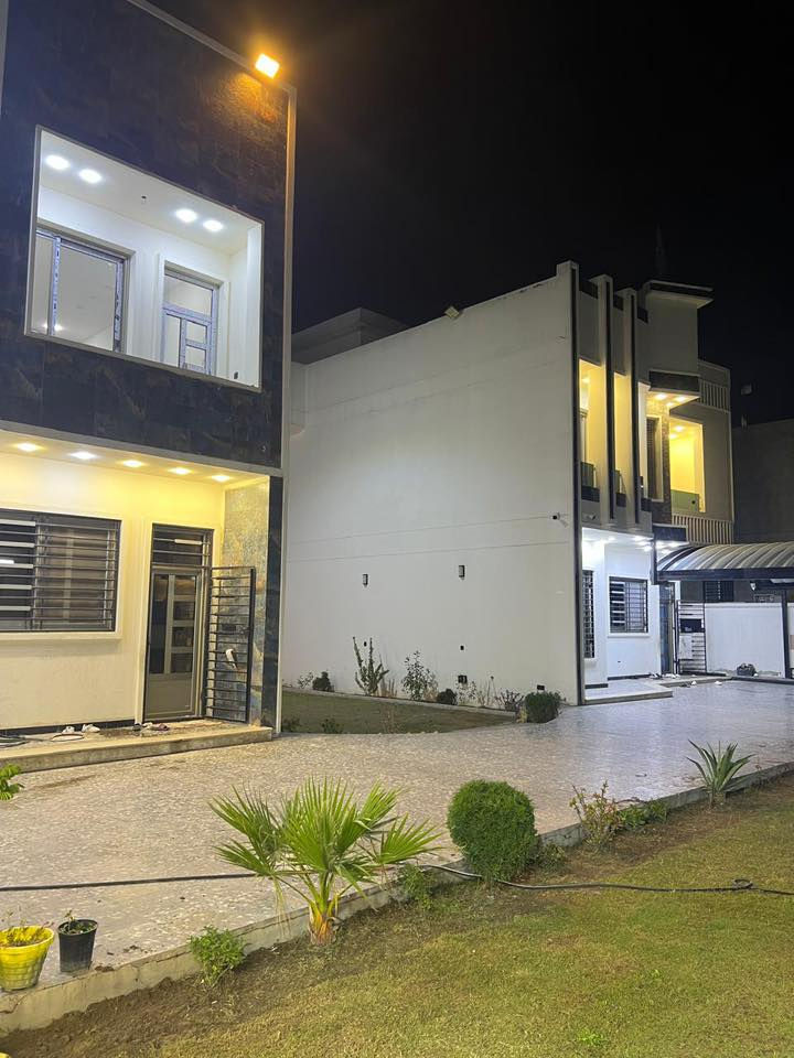 بيتين vip للاستثمار والايجار السنوي فقط الدوره مدخل جمعيه خير الله على خدمي السريع المؤدي الى محطه الؤلؤه يصلح سكن او شركه او مخازن 
- كل بيت ٥ نوم 
٢- سويتات الطابق الارضي والثاني
٣- مطابخ ايطاليه 
٤- بكل طابق كيزر 
٥- بكل بيت ٣ تانكيات ماء ومظخات ماء وبوسترات 
٦- تدفئه وتبريد 
٧- حدائق ٢ كبار 
٨- المساحه الكليه ١٤٠٠م 
٩- كامرات مراقبه فول 
١٠- كراج والطرامي تاخذ ١٠ سيارات 
١١- كل بيت ٤ حمامات + تواليتات وحمام خارجيه
١٢- شلال وكعده ترفيهيه باحدى الحدائق 
*********** / ***********
