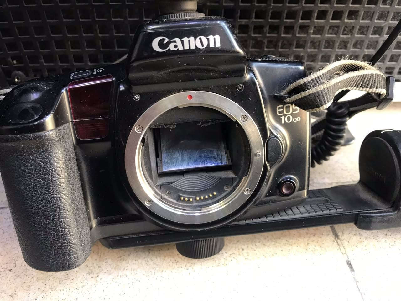 كاميرا مع افلاشين لبيع بدون عدسه توصيل موجود ***********
