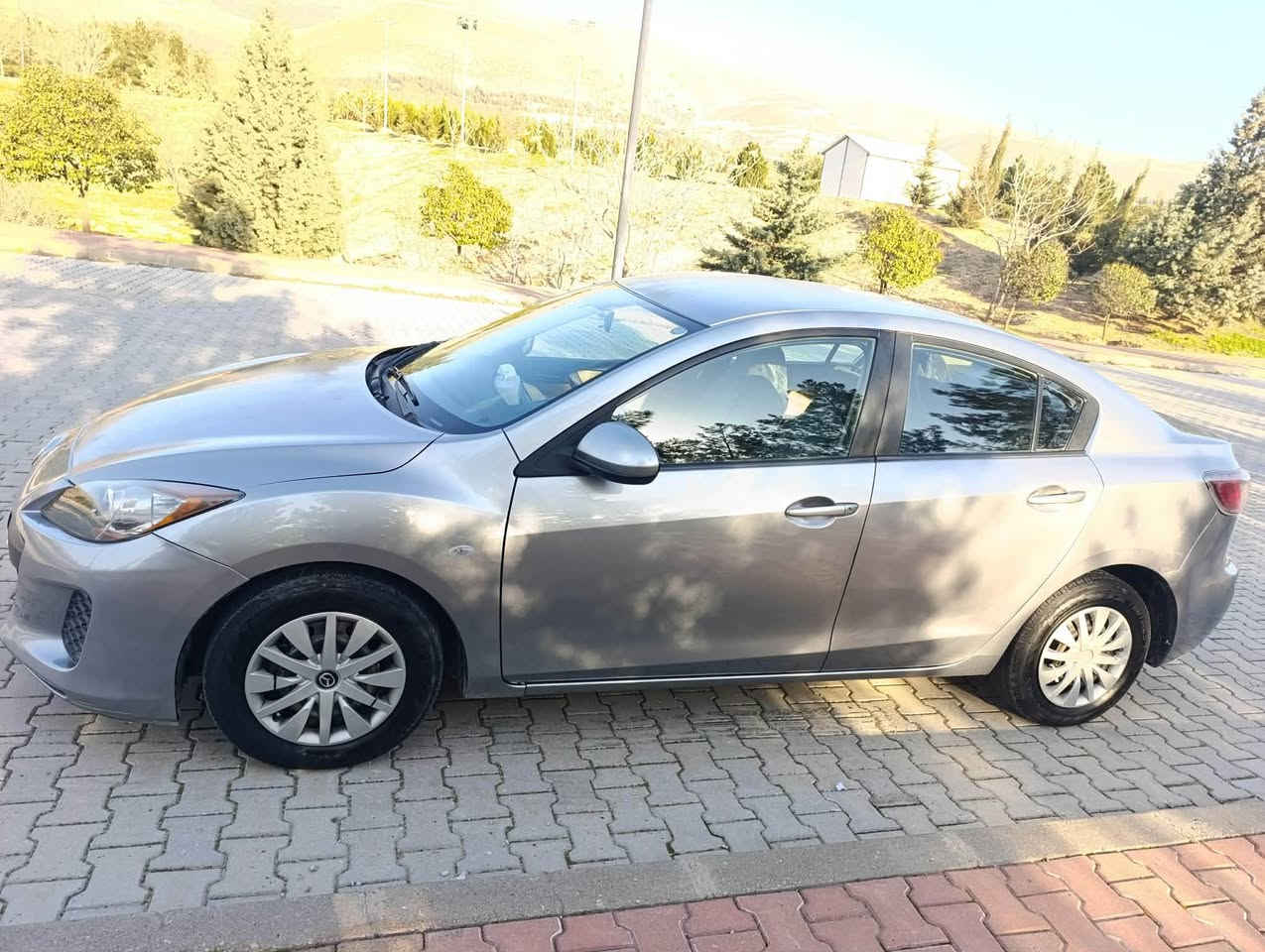 مازدا 3 مۆدێل 2014 ڕەنگ سلڤەر سەنەوی تا 2027 تازەیە یەک پارچەی بۆیاغە سۆنەرەکەی دانراوە کەمێک کاڵبونەوەی هەیە گێڕو مەکینەی بە شەرتە تەقەو ڕەقەی نیە مەسرەفی تیا نیە بە شەرت ئەی فرۆشم نرخەکەی 103$ معامەلەیەکی کەم ژمارەی مۆبایل *********** السليمانية, العراق
