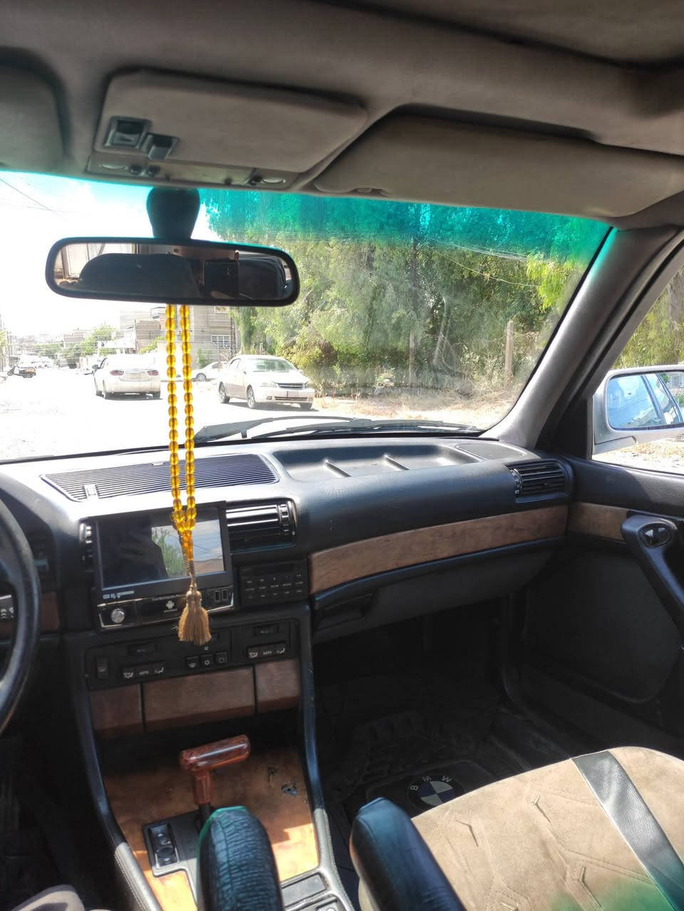 السلام عليكم 

BMW للبيع حجم 730 سته سلندر الكير ومحرك شرط داخل صاج 
السياره بيها تقحيل رقم اربيل صاحبها الشرعي موجود شرط الوكاله والتحويل باقي التفاصيل الاتصال على الرقم ***********
السعر 40 ورقه وبيها مجال بسيط 
ترهم معارضه اشعندك سياره نزلها بالتعليقات
