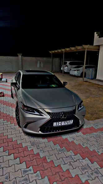 السلام عليكم 
للبيع لكزز     es300 هايبرد  2023 
تبريد كشانه ومواصفات ال es معروفه 
لون ذهبي 
ماشيه 57 الف 
مبدل قطعه وحده ( البنيد )
صور الحادث موجوده 
السياره احلى من الصور بهواي 
السعر   31 $ 
 وبيها مجال حك الجيه 
المكان بغداد المنصور 
السياره بأسمنه وتحويل مباشر
***********
