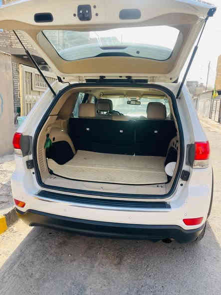 السلام عليكم 
جيب لاريدو 
أمريكيه 
بدون حادث و بدون صيغ 
السعر 210 
الاستفسار ***********
العنوان الزعفرانيه شارع المعهد.
