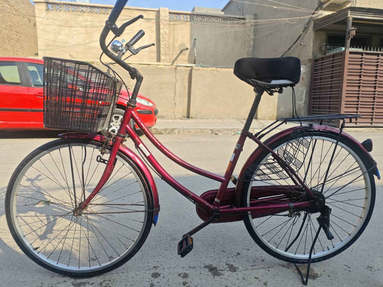 سلام عليكم بايسكل بناتي ياباني مال حاوية حجم 26
كامل مابي اي نقص 
غراضة كلها بلادية 
سعر (75) بي مجال بسيط 
للتواصل *********** بي واتساب
مكاني البياع الرسالة الثانية
