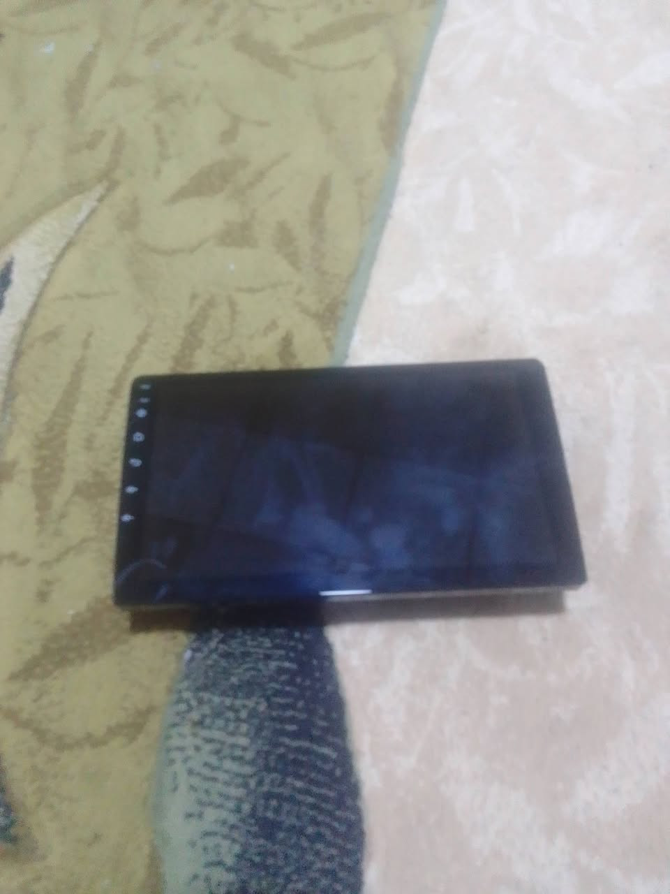 السلام عليكم 
اطار  وشاشه للبيع 
اطار جديد 25
الشاشه مستعمله كطعت صوت يرادله تصليح 30 وبيها مجال  ***********/***********
