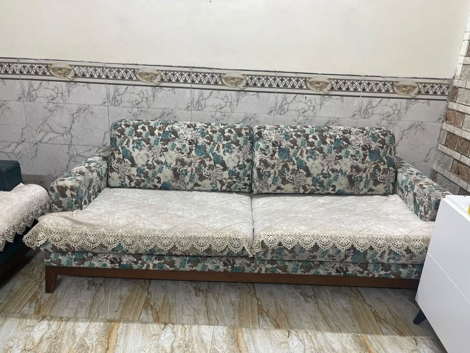 السلام عليكم 
تخم تركي 8 مقاعد ثقيل صاج والمقعد سوفت طبي والكوشات متحركه ويصير سرير 
المكان حي الجهاد  سعره ٣٠٠ وبي مجال

***********
