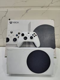 اكس بوكس سيرييز إس • ٥١٢جيجابايت • نظيف جداً