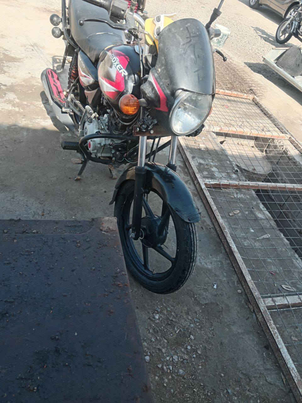 بوكسر كلاسك موديل 2020 رقم بغداد مشروع وطني ب اسمي تحويل مباشر تكلفت الوحات عليه غرمات ماعليهه وذا علينه هم عليه سعر مليون و 300 وبي مجال العنوان ديالى المقداديه العباره صدرانيه رقم الهاتف ***********
